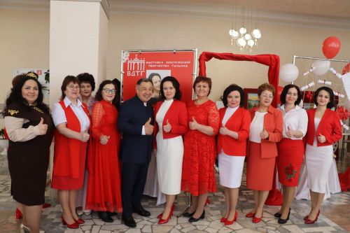 Район башлыгы Рәис Миңнеханов гүзәл затларыбызны бәйрәм белән котлады
