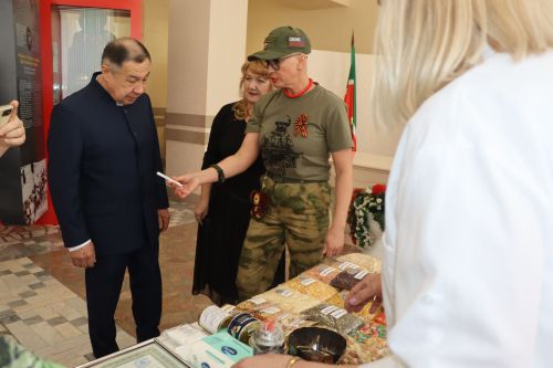 Район башлыгы Рәис Миңнеханов гүзәл затларыбызны бәйрәм белән котлады