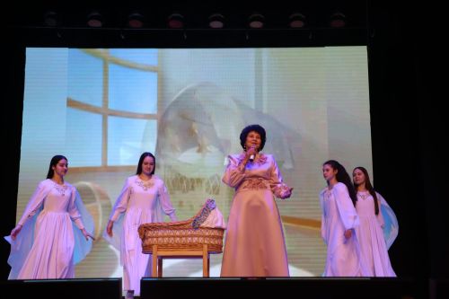 Район башлыгы Рәис Миңнеханов гүзәл затларыбызны бәйрәм белән котлады