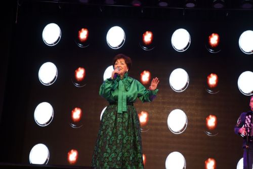 Район башлыгы Рәис Миңнеханов гүзәл затларыбызны бәйрәм белән котлады