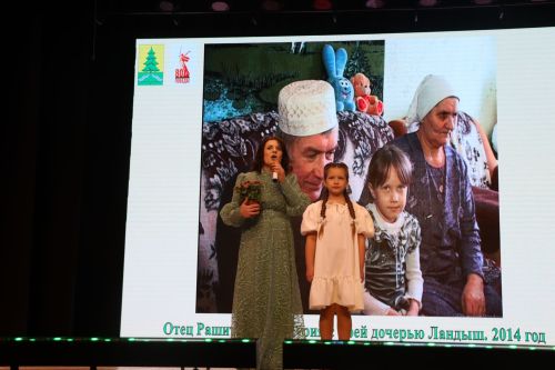 Район башлыгы Рәис Миңнеханов гүзәл затларыбызны бәйрәм белән котлады
