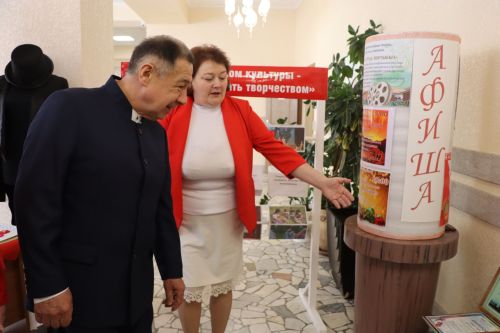 Район башлыгы Рәис Миңнеханов гүзәл затларыбызны бәйрәм белән котлады