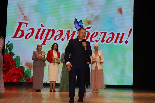 Район башлыгы Рәис Миңнеханов гүзәл затларыбызны бәйрәм белән котлады