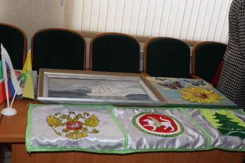 Район башлыгы Рәис Миңнеханов гүзәл затларыбызны бәйрәм белән котлады