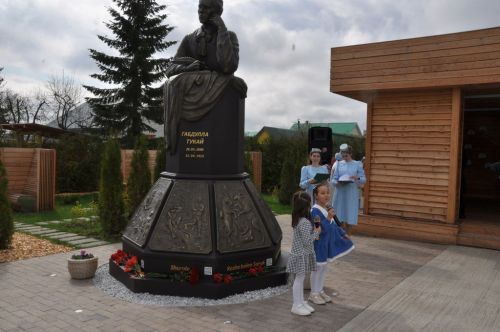 Безне Тукай тәрбияли