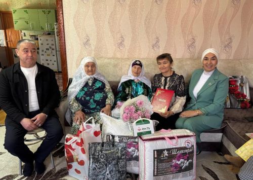 Олы Шыңар авылында яшәүче  Наилә  Сафинаны  олы юбилее белән котладылар