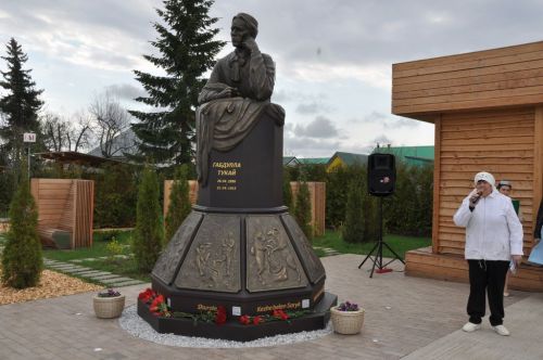 Безне Тукай тәрбияли