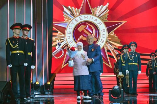 Райондашыбыз Җиһания Хәйретдиновага республика рәисе медаль тапшырды