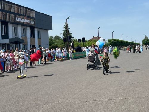 Балаларны яклау көнендә Сабада коляскалар парады узды