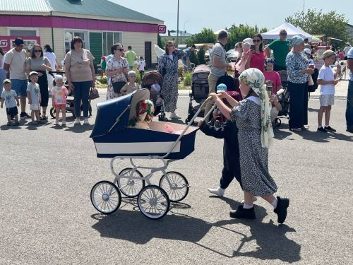 Балаларны яклау көнендә Сабада коляскалар парады узды
