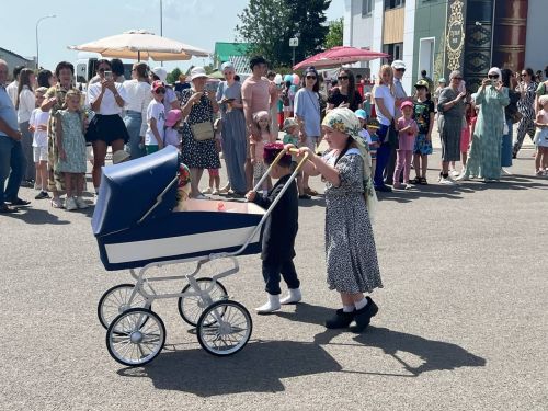 Балаларны яклау көнендә Сабада коляскалар парады узды