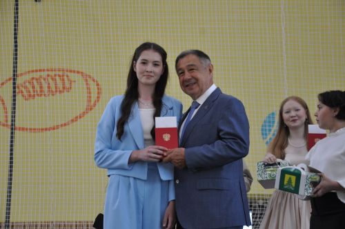 «Чыгарылыш кичәсе» - 2025: бәйрәмнән эксклюзив ФОТОРЕПОРТАЖ