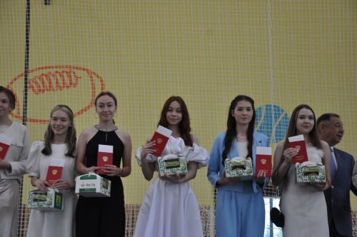 «Чыгарылыш кичәсе» - 2025: бәйрәмнән эксклюзив ФОТОРЕПОРТАЖ