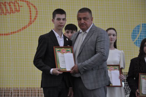 «Чыгарылыш кичәсе» - 2025: бәйрәмнән эксклюзив ФОТОРЕПОРТАЖ