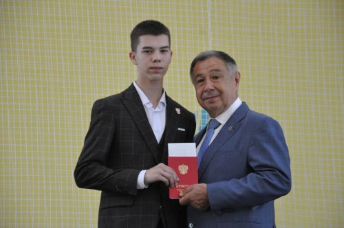 «Чыгарылыш кичәсе» - 2025: бәйрәмнән эксклюзив ФОТОРЕПОРТАЖ
