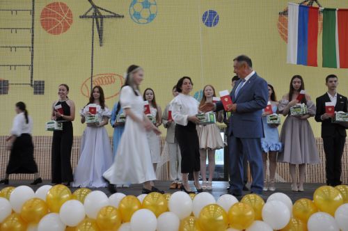 «Чыгарылыш кичәсе» - 2025: бәйрәмнән эксклюзив ФОТОРЕПОРТАЖ