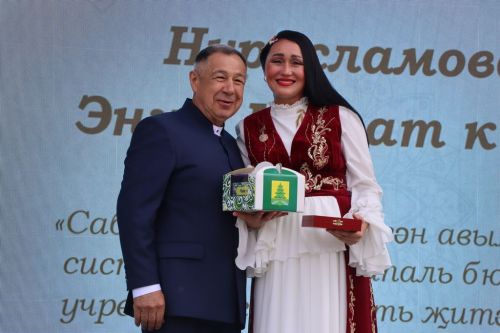 Республикабызның дәүләт һәм район  башлыгы  бүләкләренә лаек булучыларны, «Үз һөнәренең остасы» исеме  алучыларны хөрмәтләү  (фоторепортаж)