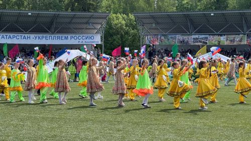 Саба Сабантуенда төп мәйданнан читтә төрле ярышлар үтте, балалар өчен аттракционнар, мастер-класслар эшләде