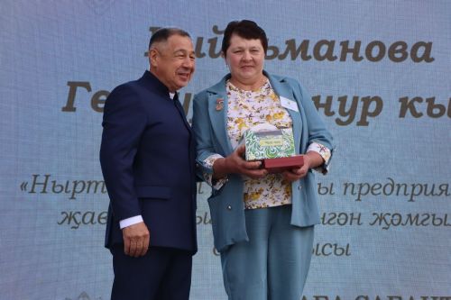 Республикабызның дәүләт һәм район  башлыгы  бүләкләренә лаек булучыларны, «Үз һөнәренең остасы» исеме  алучыларны хөрмәтләү  (фоторепортаж)