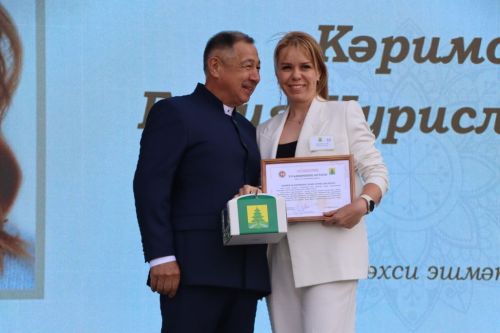Республикабызның дәүләт һәм район  башлыгы  бүләкләренә лаек булучыларны, «Үз һөнәренең остасы» исеме  алучыларны хөрмәтләү  (фоторепортаж)
