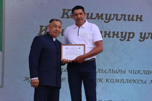 Республикабызның дәүләт һәм район  башлыгы  бүләкләренә лаек булучыларны, «Үз һөнәренең остасы» исеме  алучыларны хөрмәтләү  (фоторепортаж)