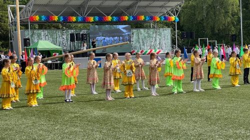 Саба Сабантуенда төп мәйданнан читтә төрле ярышлар үтте, балалар өчен аттракционнар, мастер-класслар эшләде
