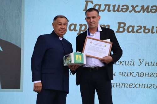 Республикабызның дәүләт һәм район  башлыгы  бүләкләренә лаек булучыларны, «Үз һөнәренең остасы» исеме  алучыларны хөрмәтләү  (фоторепортаж)