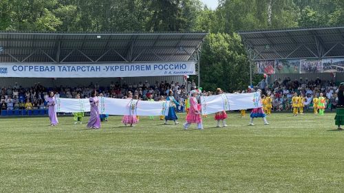 Саба Сабантуенда төп мәйданнан читтә төрле ярышлар үтте, балалар өчен аттракционнар, мастер-класслар эшләде