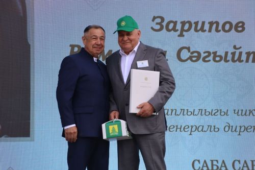 Республикабызның дәүләт һәм район  башлыгы  бүләкләренә лаек булучыларны, «Үз һөнәренең остасы» исеме  алучыларны хөрмәтләү  (фоторепортаж)