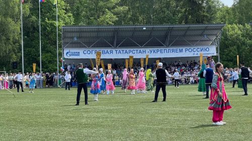 Саба Сабантуенда төп мәйданнан читтә төрле ярышлар үтте, балалар өчен аттракционнар, мастер-класслар эшләде