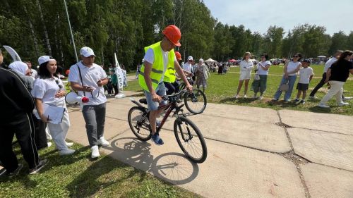 Саба Сабантуенда төп мәйданнан читтә төрле ярышлар үтте, балалар өчен аттракционнар, мастер-класслар эшләде
