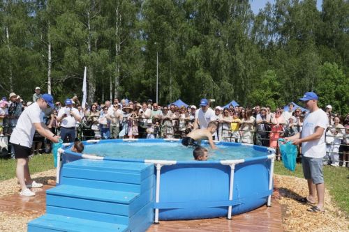 Күлдә балык  йөзәдер,  күп тотканнар җиңәдер