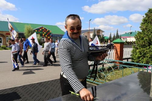 Сабада   диңгезчеләр маршы...