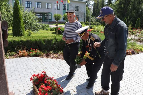 Сабада   диңгезчеләр маршы...