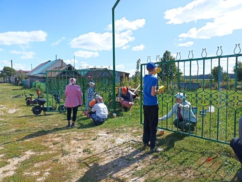 Югары Симет авылында зират коймаларын буядылар