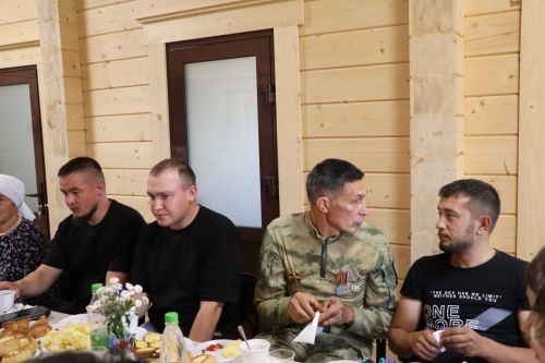“Биш балаңны  кемгә  калдырасың?”