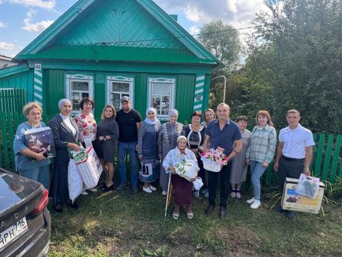 Иске Икшермә авылында яшәүче Нина Радионова 90 яшьлек юбилеен билгеләп үтә