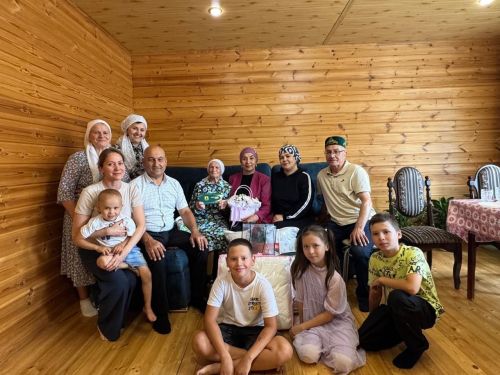 Юлбат авылында яшәүче Мәгьсумә  Багавиеваны   90 яшьлек юбилее белән котладылар
