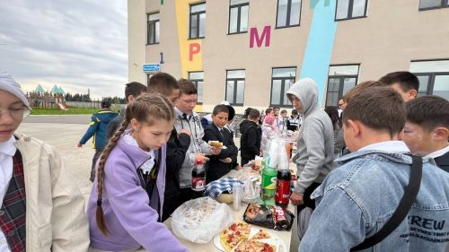 Бүген Саба урта мәктәбендә «Йөрәктән-йөрәккә» дип исемләнгән хәйрия ярминкәсе үтте
