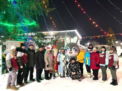 Кичә Төп чыршы мәйданын Саба күптармаклы җитештерү предприятиесе хезмәткәрләре гөрләтте