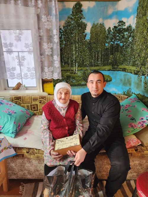Олыяз авылында яшәүче Гөлмәдинә Гафурованы туган көне белән котладылар