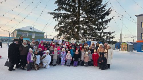Сабада төп чыршы янында 2025 елда иң күп китап укучыларны тәбрикләделәр