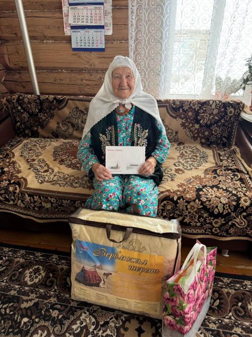 Иске Икшермә авылында яшәүче тыл ветераны Сәрия Биккининаны  94 яшь тулуы  белән котладылар