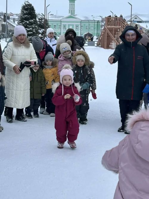 Сабаның Үзәк чыршысы янында ветеринария хезмәткәрләре балалар өчен Яңа ел бәйрәме оештырды (фоторепортаж)