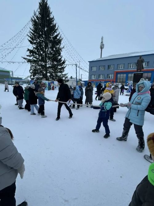 Сабаның Үзәк чыршысы янында ветеринария хезмәткәрләре балалар өчен Яңа ел бәйрәме оештырды (фоторепортаж)