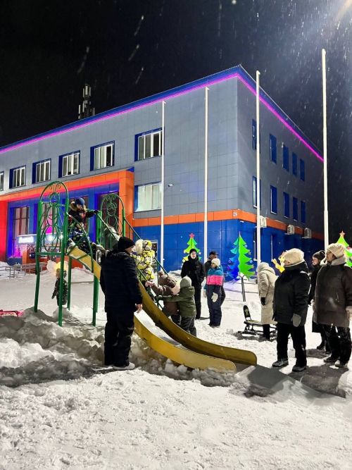 Сабада Төп чыршы янындагы мәйданны бүген салым инспекциясе хезмәткәрләре «кыздырды»