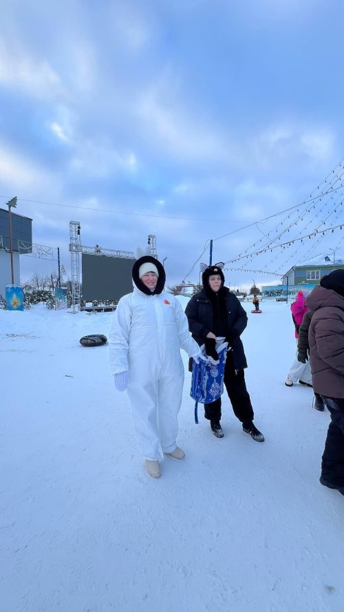 Бүген Сабаның Үзәк Чыршысы янында балалар өчен уеннарны Тимершык авыл җирлегенә кергән мәдәният йорты хезмәткәрләре оештырды (+видео)