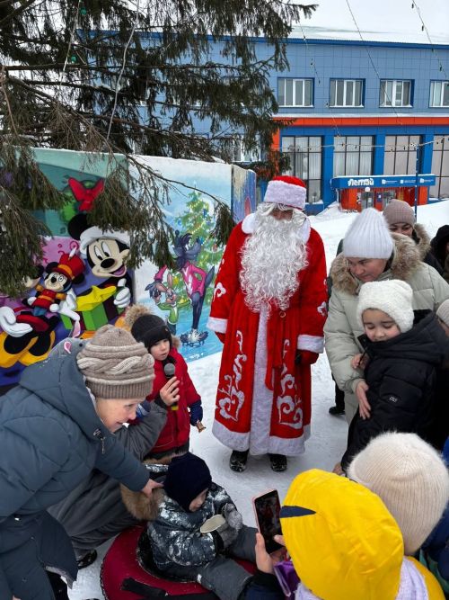 Агач атларда узыштылар, чанага утырып аркан тарттылар һәм башкалар....