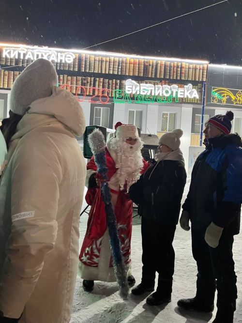 Сабада Төп чыршы янындагы мәйданны бүген салым инспекциясе хезмәткәрләре «кыздырды»