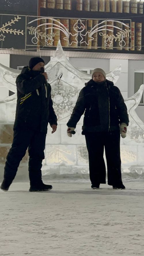 Чыршы янында Кыш бабай, уеннар, ламбада һәм һәр катнашучыга бүләк (+видео)